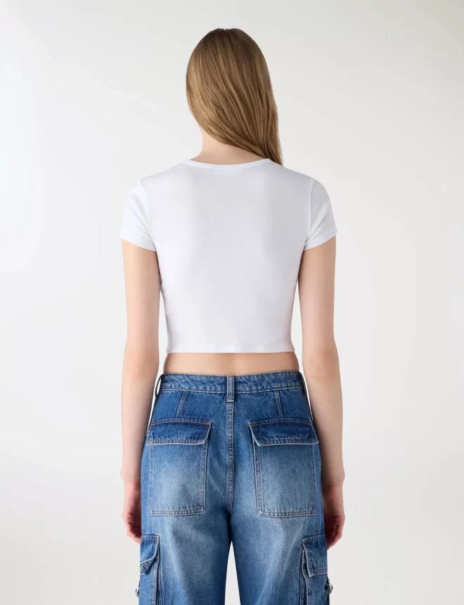 Կրոպ-տոպ գրությամբ - սպիտակ